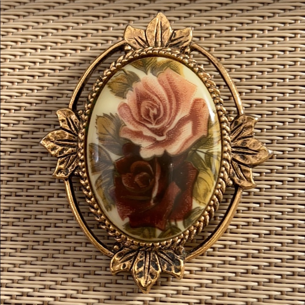 Vintage Sarah Coventry pendant.